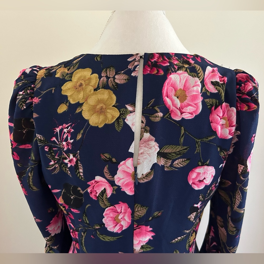🌸BEAUTIFUL Navy Dress w/Flower Print - Picture 6 of 6